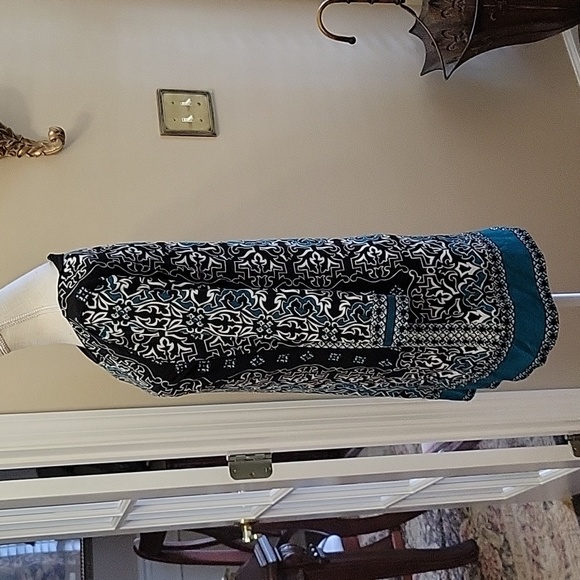 White House Black Market black white teal print scoop neck 3/4 slv Stretch Med … - Picture 3 of 7
